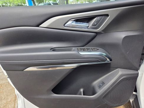 New 2026 Chevrolet Traverse LT w/ Midnight/Sport Edition FWD image 25
