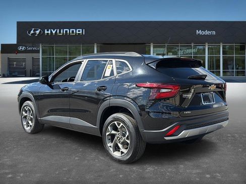 Used 2025 Chevrolet Trax LT image 4