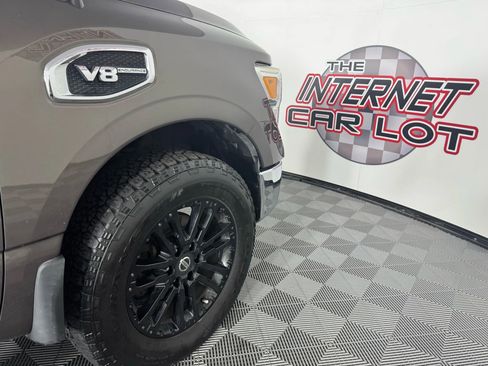 Used 2017 Nissan Titan SL image 33