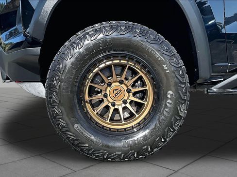 Used 2024 Chevrolet Colorado ZR2 w/ ZR2 Convenience Package III AWD/4WD image 11