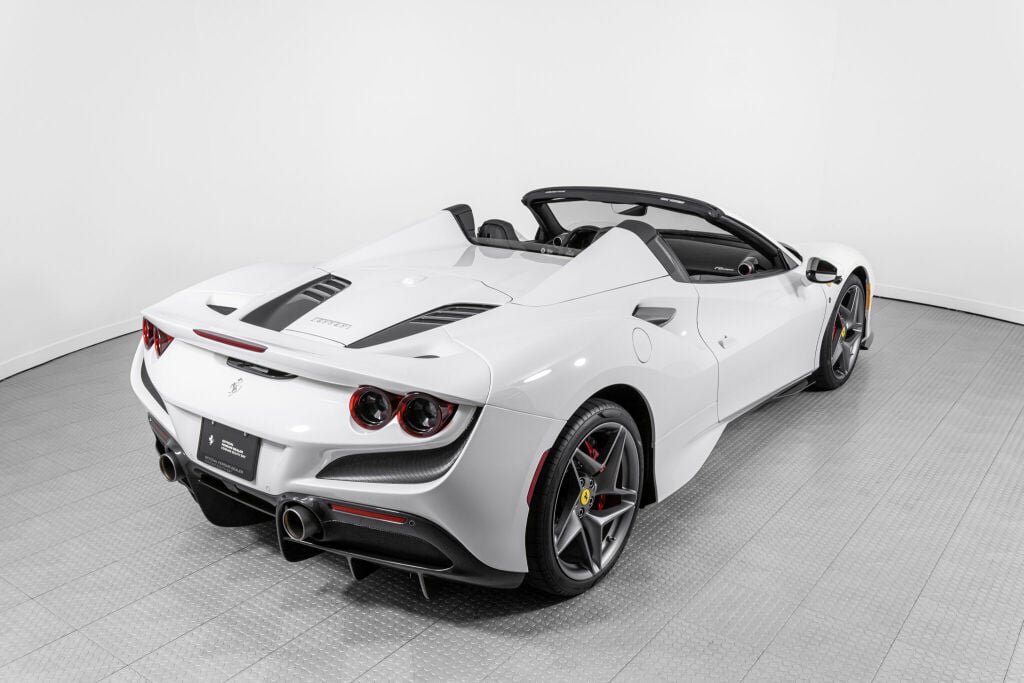 Used 2022 Ferrari F8 Tributo RWD image 2