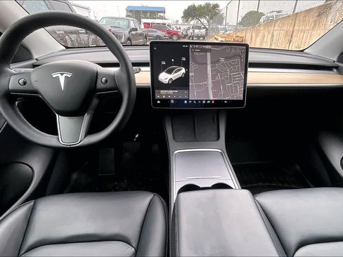 Used 2021 Tesla Model Y Long Range image 15