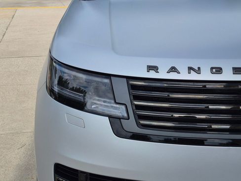 Used 2024 Land Rover Range Rover SV AWD/4WD image 12