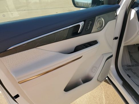 Used 2025 Buick Enclave Avenir image 30