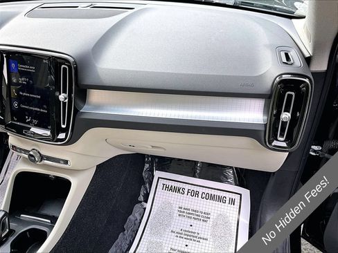 Used 2020 Volvo XC40 T5 Momentum w/ Protection Package Premier AWD/4WD image 15