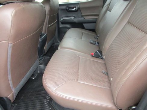 Used 2017 Toyota Tacoma Limited image 20