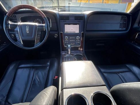 Used 2016 Lincoln Navigator Select image 15