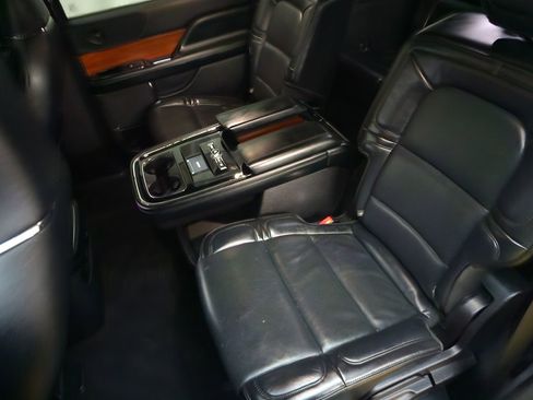 Used 2019 Lincoln Navigator Reserve image 18