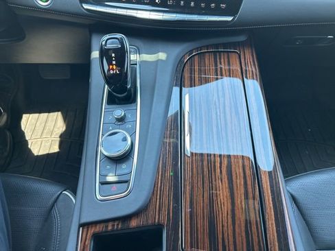 Used 2022 Cadillac Escalade ESV Premium Luxury AWD/4WD image 7