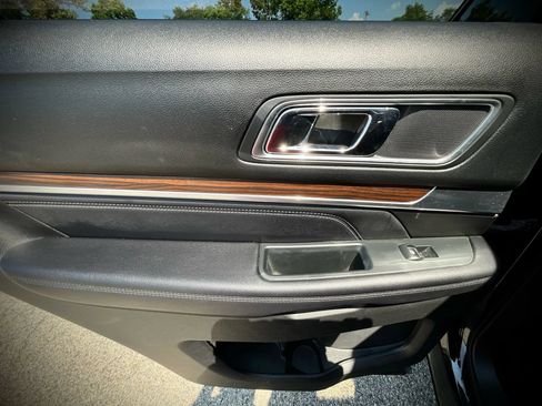 Used 2016 Ford Explorer Limited w/ Equipment Group 301A AWD/4WD image 27
