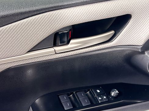 Used 2025 Toyota Camry SE FWD image 10