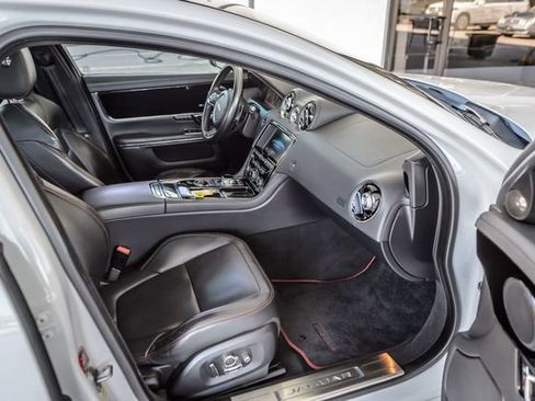 Used 2016 Jaguar XJ image 47