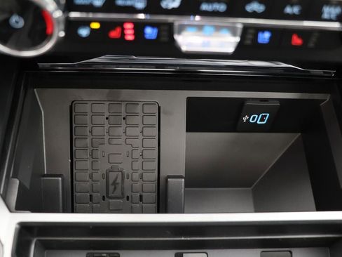 New 2026 Ford F250 Lariat w/ Black Appearance Package image 27