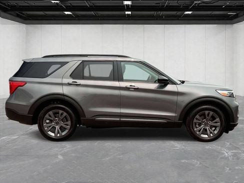 Used 2022 Ford Explorer XLT w/ Equipment Group 202A AWD/4WD image 4