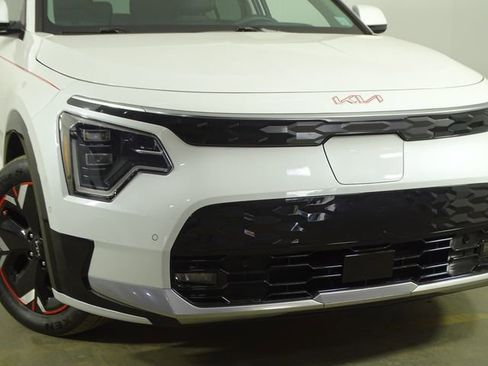 Certified 2023 Kia Niro Wave image 49