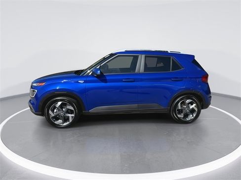 Used 2024 Hyundai Venue Limited image 5