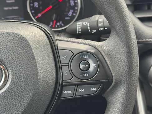 Used 2020 Toyota RAV4 XLE image 22