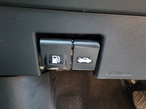Used 2025 Nissan Versa SV w/ Trunk Package FWD image 28