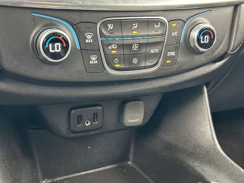Used 2019 Chevrolet Traverse LT FWD image 24