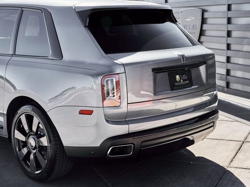 Used 2023 Rolls-Royce Cullinan image 12