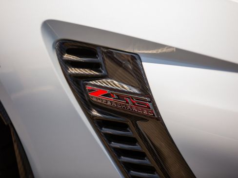 Used 2018 Chevrolet Corvette Z06 w/ Carbon 65 Edition RWD image 28