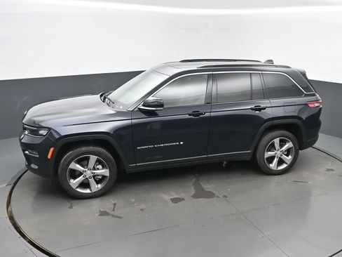 Used 2024 Jeep Grand Cherokee Limited w/ Luxury Tech Group II image 39