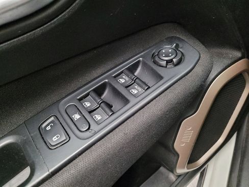 Used 2016 Jeep Renegade Sport w/ Power & Air Group FWD image 27