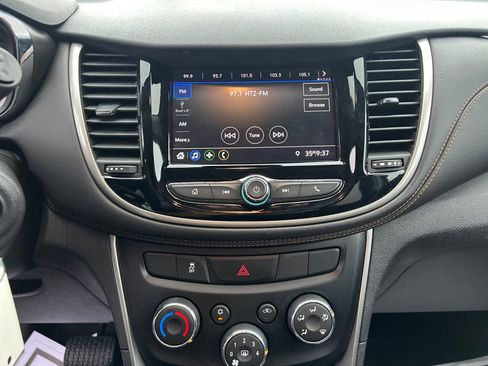 Used 2020 Chevrolet Trax LT image 15