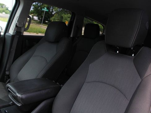 Used 2017 Chevrolet Traverse LT w/ Style and Technology Package AWD/4WD image 19