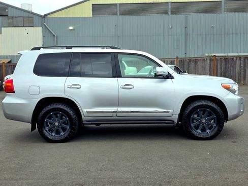 Used 2013 Toyota Land Cruiser AWD/4WD image 8