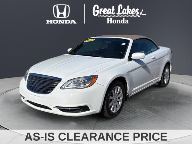 Used 2011 Chrysler 200 Touring w/ Cold Weather Group FWD image 2