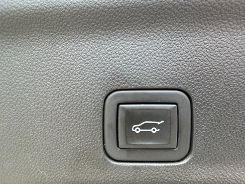 Certified 2023 GMC Yukon SLT w/ SLT Premium Package image 9