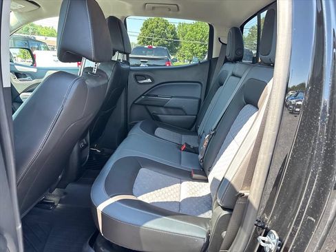 Used 2022 Chevrolet Colorado Z71 w/ Z71 Midnight Edition AWD/4WD image 17