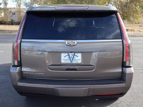 Used 2016 Cadillac Escalade ESV Premium image 6