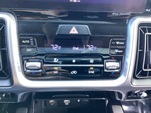 Certified 2023 Kia Sorento S w/ Panoramic Sunroof Package image 25