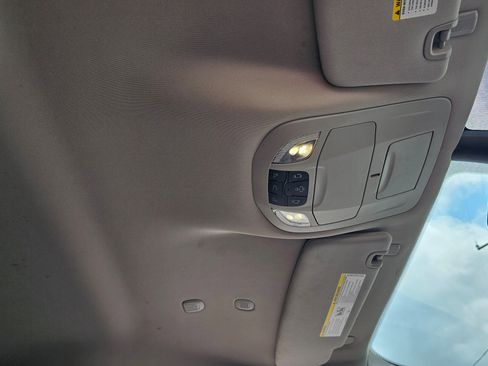 Used 2023 Chrysler Voyager LX image 7