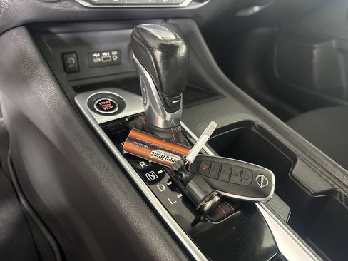 Used 2025 Nissan Sentra SR FWD image 17