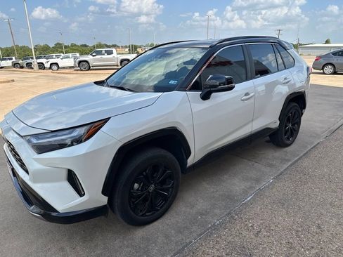 Used 2022 Toyota RAV4 XSE AWD/4WD image 3
