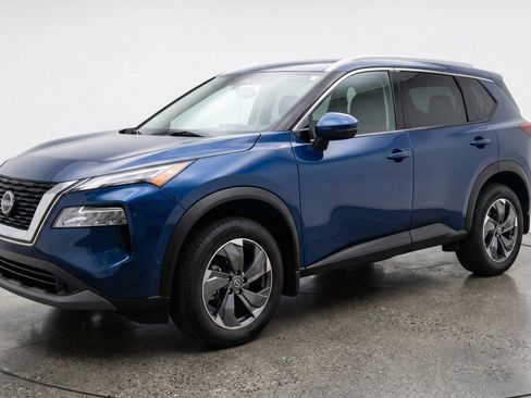 Used 2025 Nissan Rogue SV FWD image 3