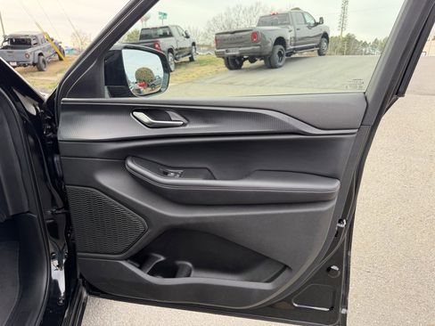 Used 2024 Jeep Grand Cherokee Altitude image 30