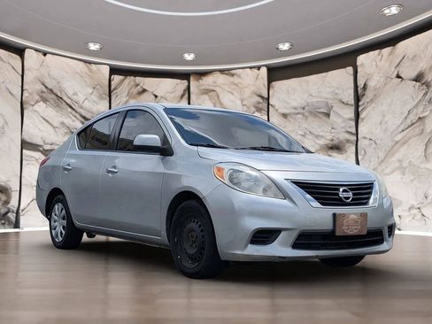 Used 2013 Nissan Versa SV FWD image 17