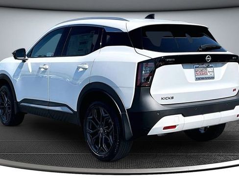 New 2026 Nissan Kicks SR image 3