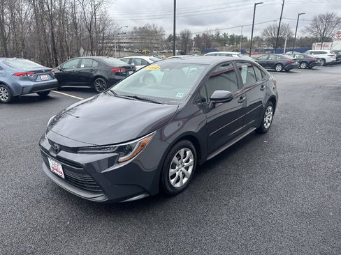 Used 2023 Toyota Corolla LE image 2