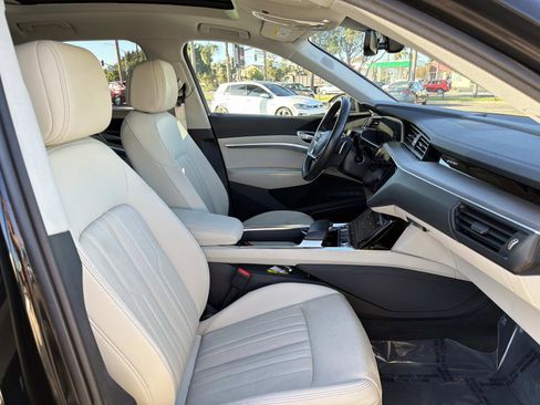 Used 2024 Audi Q8 e-tron Premium Plus image 26