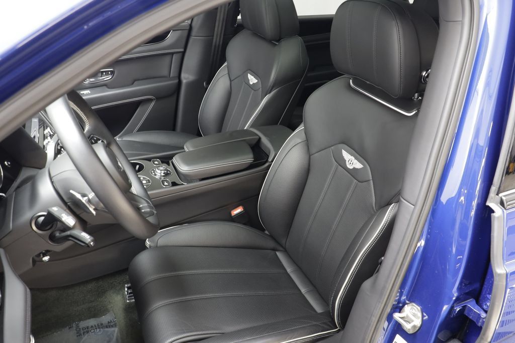 Used 2021 Bentley Bentayga AWD/4WD image 16