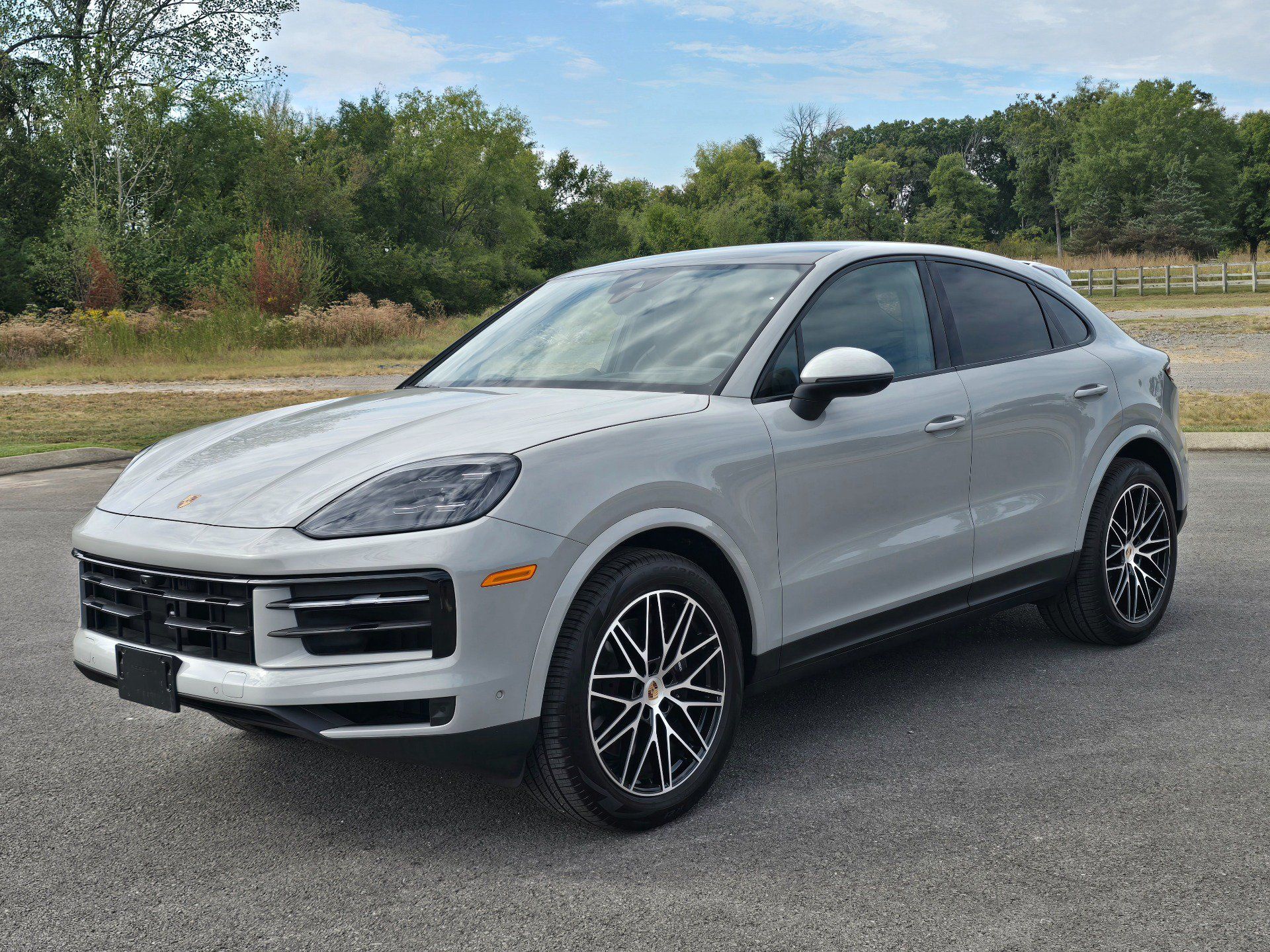 Used 2025 Porsche Cayenne Coupe AWD/4WD image 2