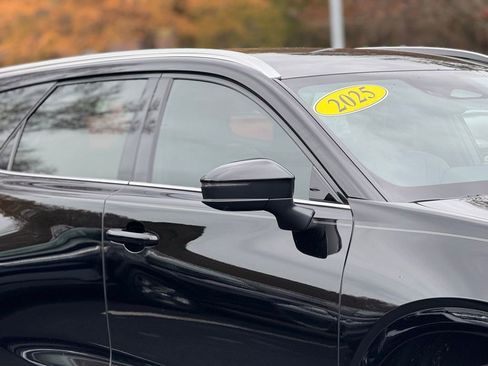 Used 2025 Toyota Crown Signia Limited image 8