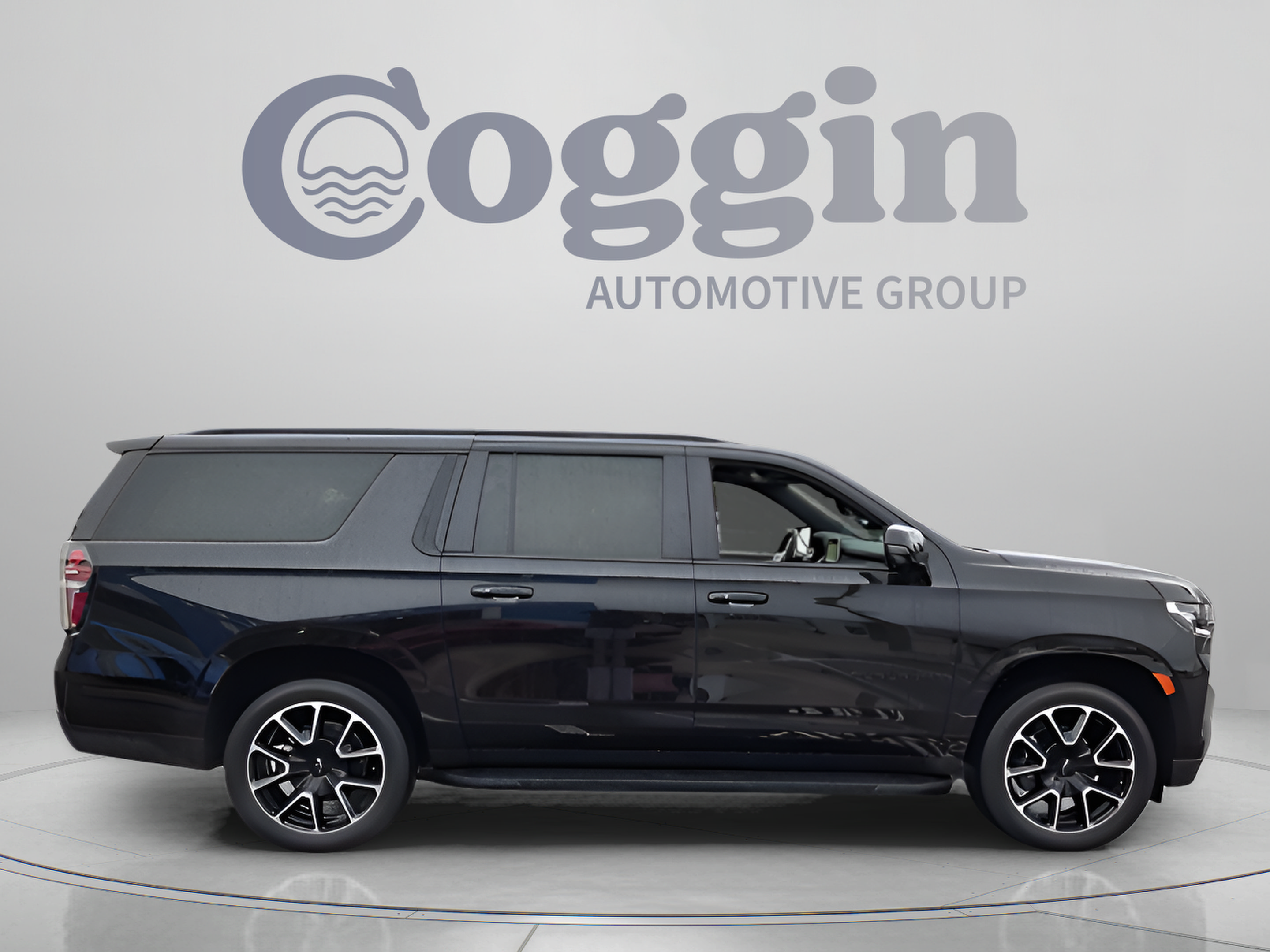 Used 2023 Chevrolet Suburban RST w/ Luxury Package RWD image 6