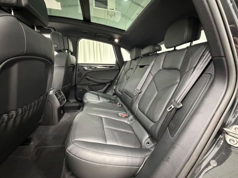Certified 2025 Porsche Macan image 20