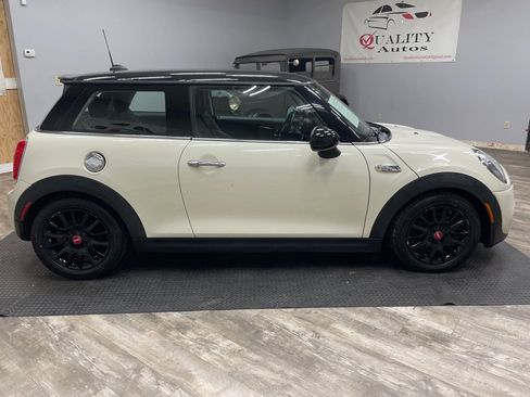 Used 2017 MINI Cooper S w/ Premium Package image 11